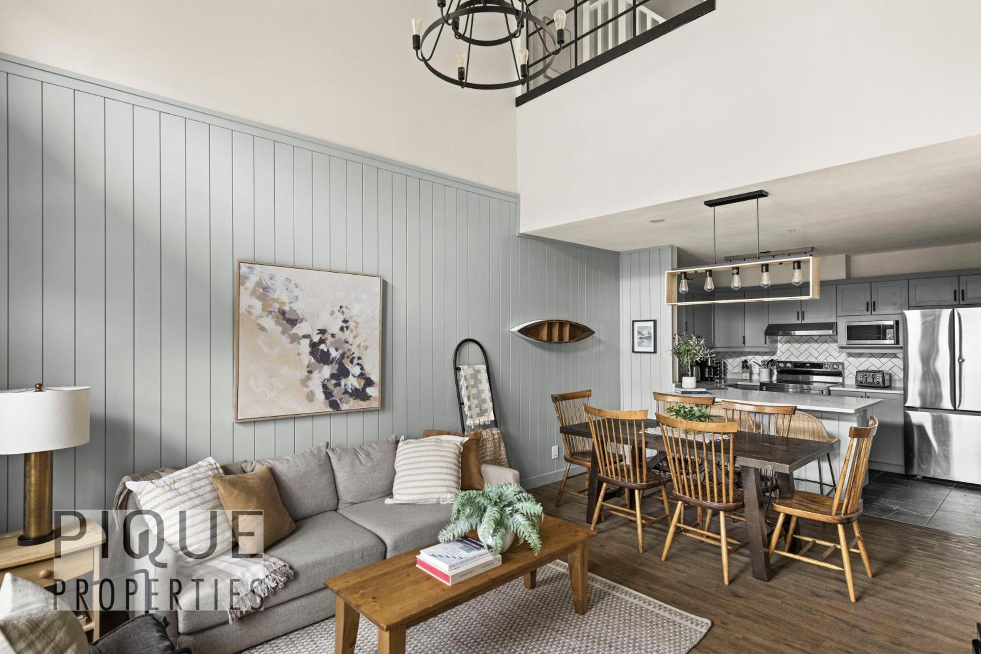 דירות קאנמור Mountain Loft Retreat, Heated Pool & Hot Tub, Ug Parking, Balcony, Wifi! מראה חיצוני תמונה
